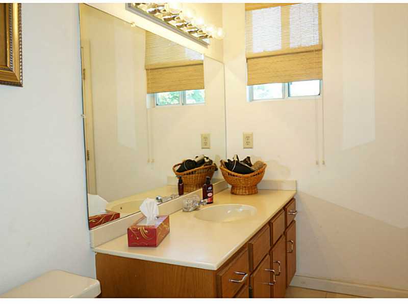 313 Chatham Cir, Warwick, RI 02886 photo 9