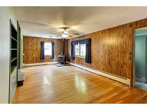 34 Maple Leaf Rd, Glendale, RI 02826 photo 2