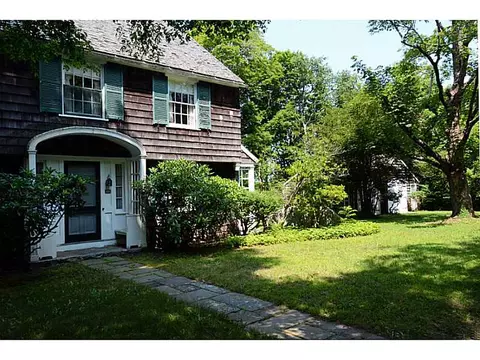 89 Beach St, Westerly, RI 02891 photo 1