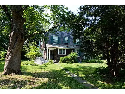 89 Beach St, Westerly, RI 02891 photo 2