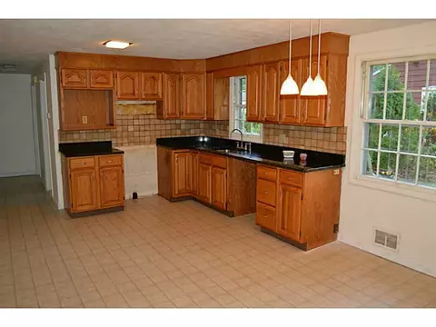 10 Haley Rd, Warwick, RI 02889 photo 4