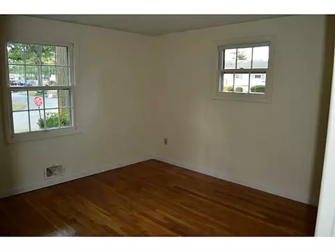 10 Haley Rd, Warwick, RI 02889 photo 8