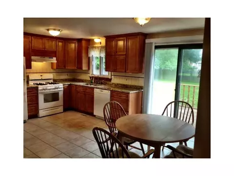 101 Elite Dr, Warwick, RI 02889 photo 3