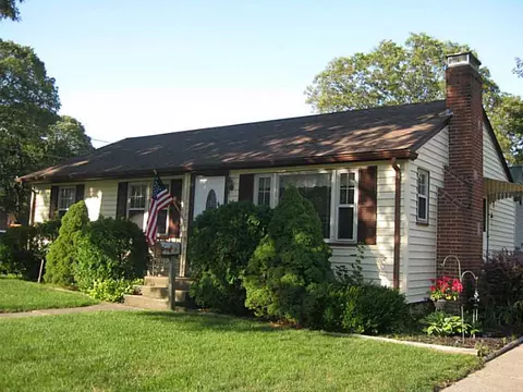 60 Buttonwoods Ave, Warwick, RI 02886 photo 1