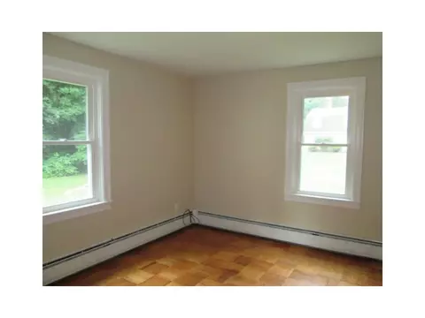 255 Commonwealth Ave, Warwick, RI 02886 photo 14