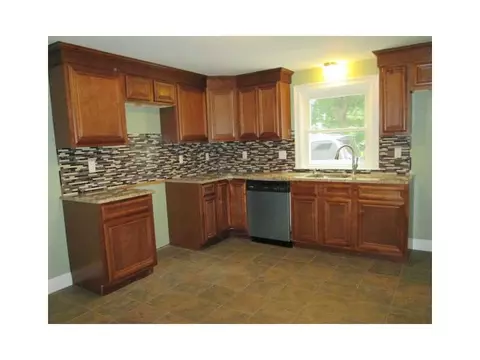 255 Commonwealth Ave, Warwick, RI 02886 photo 9