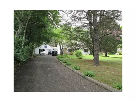 255 Commonwealth Ave, Warwick, RI 02886 photo 2