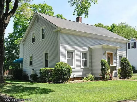 101 Maple Ave, West Warwick, RI 02893 photo 1