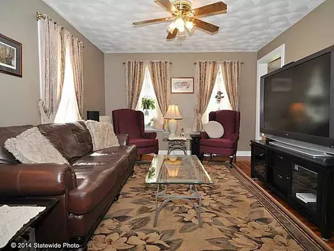 101 Maple Ave, West Warwick, RI 02893 photo 4