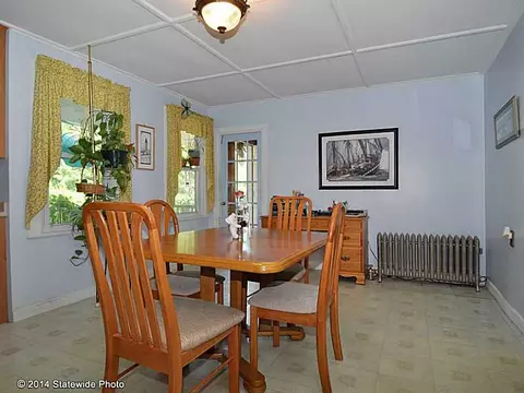 101 Maple Ave, West Warwick, RI 02893 photo 9