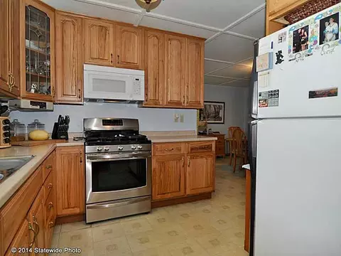 101 Maple Ave, West Warwick, RI 02893 photo 7