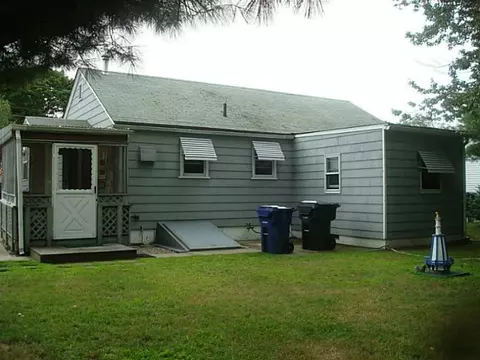 115 Endicott Dr, Warwick, RI 02886 photo 2