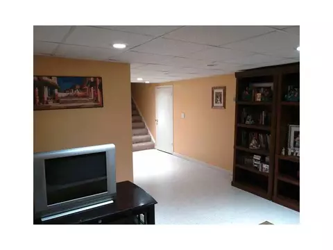 194 Walnut Hill Rd, Woonsocket, RI 02895 photo 12