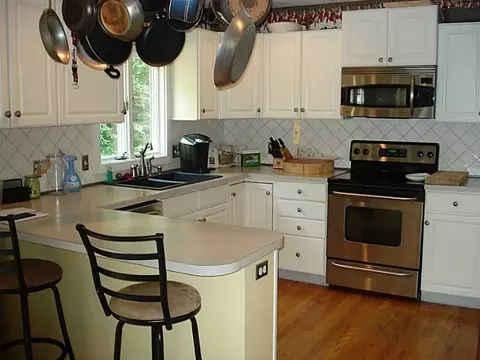 16 Lee St, Westerly, RI 02891 photo 3
