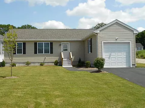 86 Danielle Dr, Woonsocket, RI 02895 photo 2