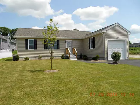 86 Danielle Dr, Woonsocket, RI 02895 photo 1