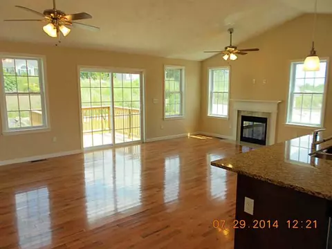 86 Danielle Dr, Woonsocket, RI 02895 photo 3