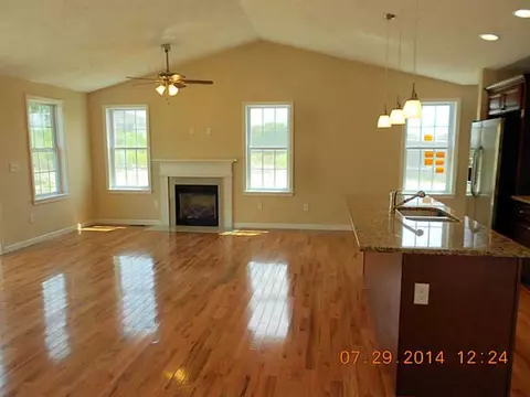 86 Danielle Dr, Woonsocket, RI 02895 photo 9