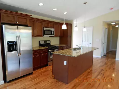 86 Danielle Dr, Woonsocket, RI 02895 photo 4