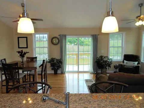 86 Danielle Dr, Woonsocket, RI 02895 photo 8
