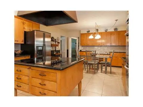 263 Morse Ave, Woonsocket, RI 02895 photo 3