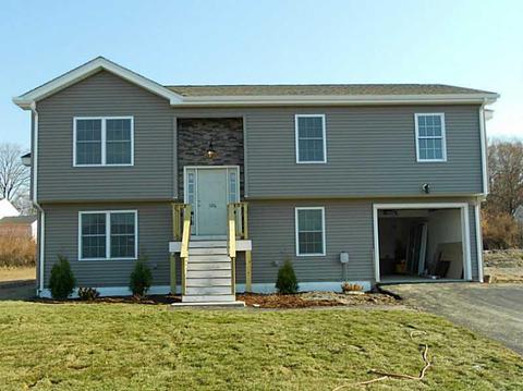 106 Danielle Dr, Woonsocket, RI 02895 photo 2