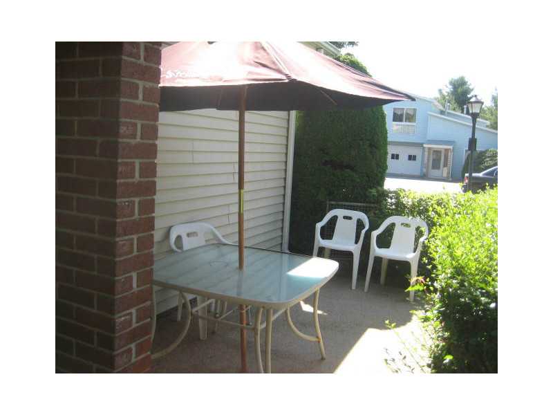 992 Williamsburg Cir, Warwick, RI 02886 photo 2