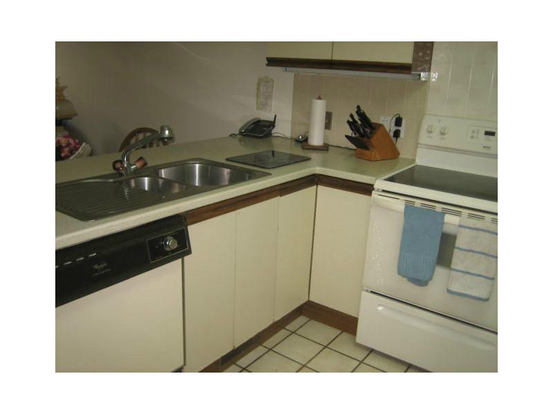 992 Williamsburg Cir, Warwick, RI 02886 photo 7