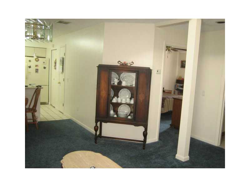 992 Williamsburg Cir, Warwick, RI 02886 photo 5