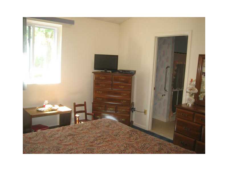 992 Williamsburg Cir, Warwick, RI 02886 photo 9