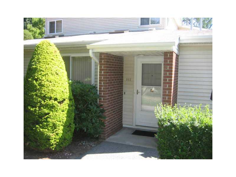 992 Williamsburg Cir, Warwick, RI 02886 photo 1