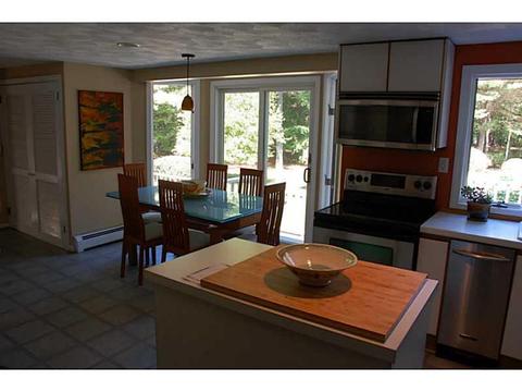 139 Maureen Cir, Mapleville, RI 02839 photo 9