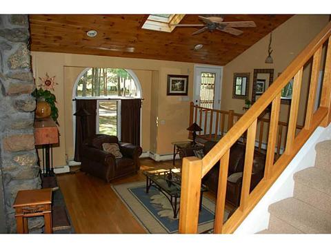139 Maureen Cir, Mapleville, RI 02839 photo 6