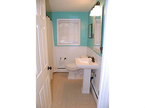 105 White Ave, Warwick, RI 02886 photo 17