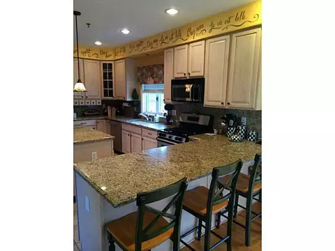 7 Lambert Ln, Warren, RI 02885 photo 14