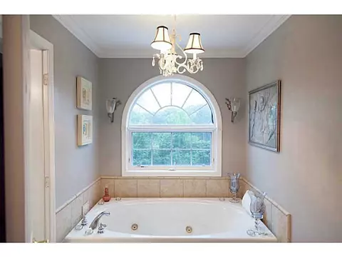 7 Lambert Ln, Warren, RI 02885 photo 10