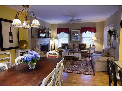 7 Lambert Ln, Warren, RI 02885 photo 3