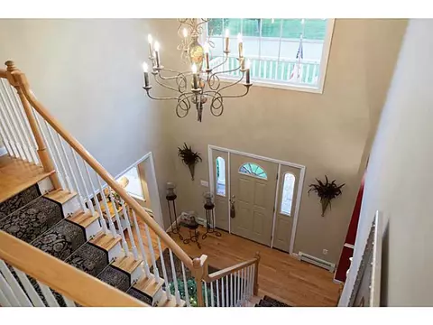 7 Lambert Ln, Warren, RI 02885 photo 9