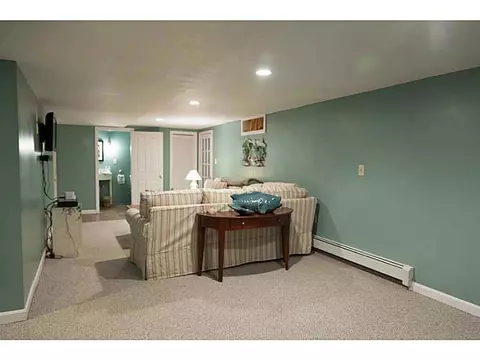 7 Lambert Ln, Warren, RI 02885 photo 6