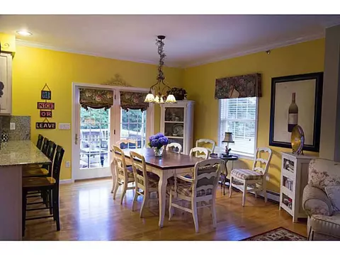 7 Lambert Ln, Warren, RI 02885 photo 2