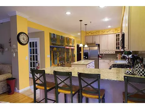 7 Lambert Ln, Warren, RI 02885 photo 4