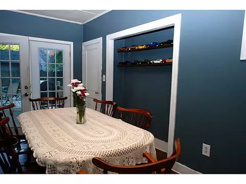 86 Vera St, Warwick, RI 02886 photo 3