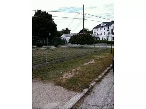 69 Knight St, Woonsocket, RI 02895 photo 10