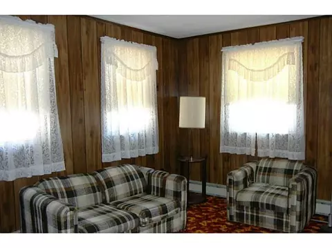 986 Cass Ave, Woonsocket, RI 02895 photo 4