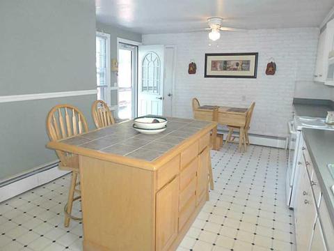 88 Madeleine Ave, Woonsocket, RI 02895 photo 4