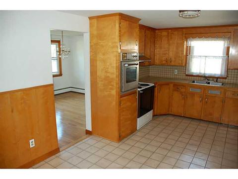 108 Angell St, Woonsocket, RI 02895 photo 4