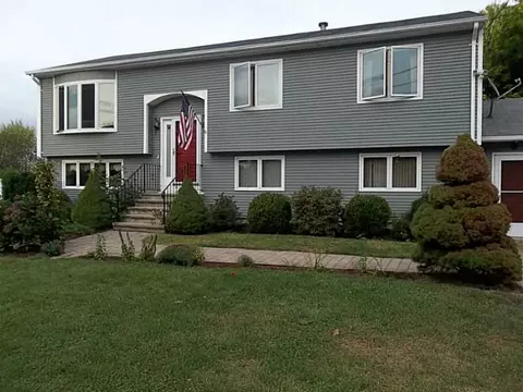 12 Lighthouse Ln, Warwick, RI 02889 photo 1