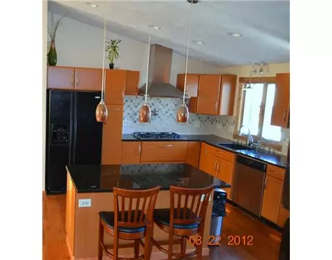 12 Lighthouse Ln, Warwick, RI 02889 photo 2