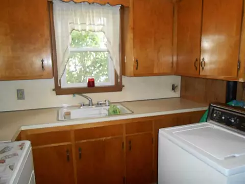 27 Tower St, Westerly, RI 02891 photo 3