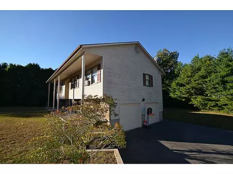 20 Pickering Dr, Westerly, RI 02891 photo 2